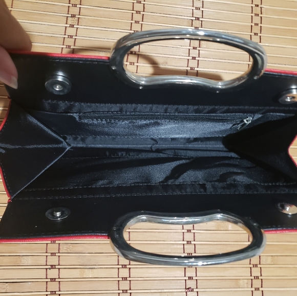 Clutch - Picture 2 of 2